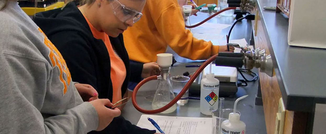Chemistry lab in a Northeast State science class